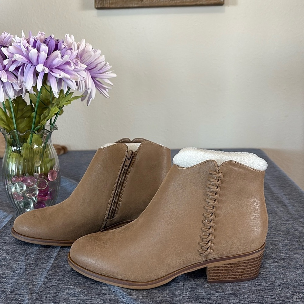 NWT MIA Jaice Women’s Sz 6.5 Heeled Tan Ankle Booties
